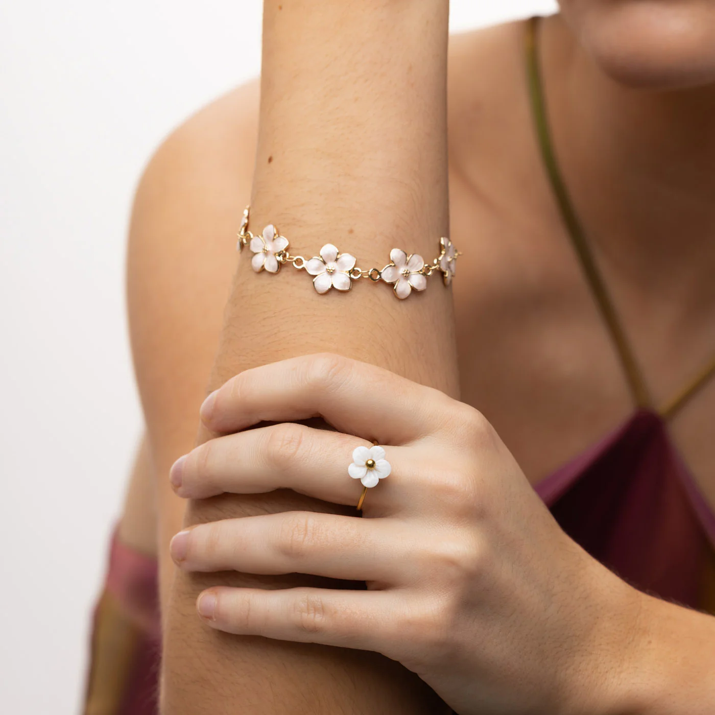 Adeline - Kedjearmband Rosa Emaljblommor - Image 5