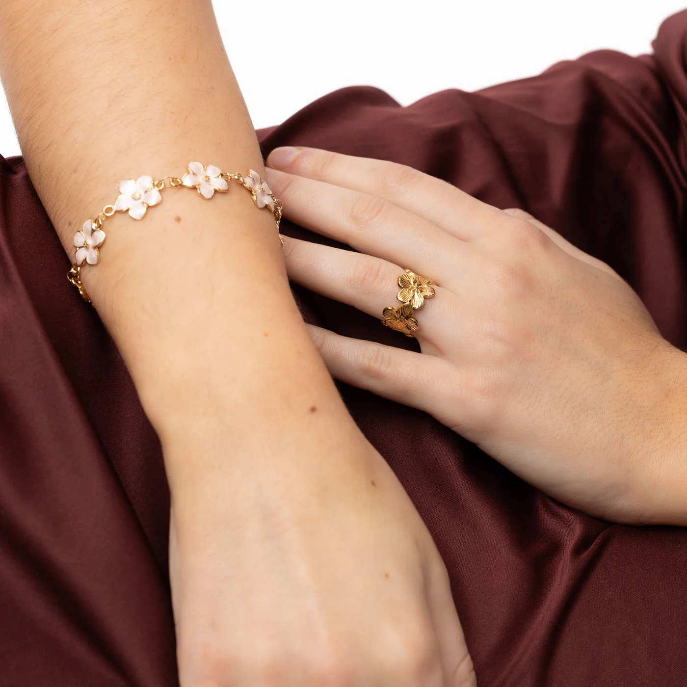 Adeline - Kedjearmband Rosa Emaljblommor - Image 9