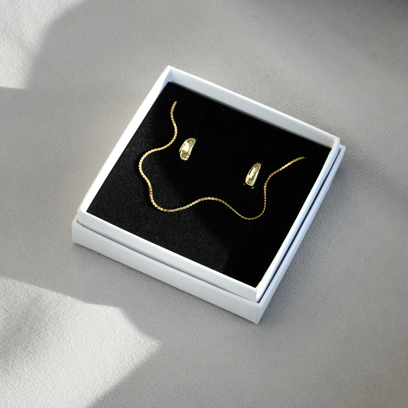 BĂ€stsĂ€ljande Halsband och ĂrhĂ€ngen GĂ„voset Guld