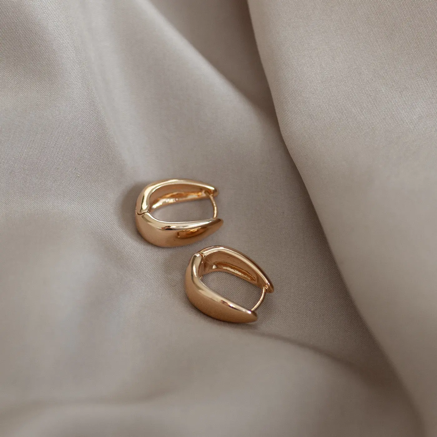 Classic Wide Hoop ĂrhĂ€nge - Guld - Image 3