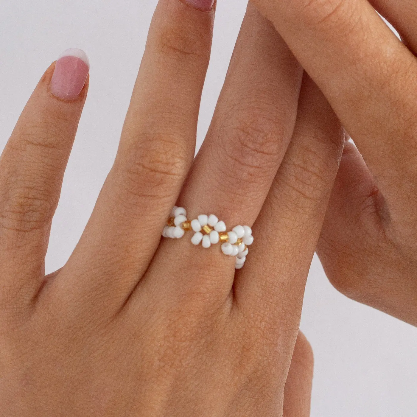 Elsa - Ring med Blå Pärlor och Blommor - Image 3