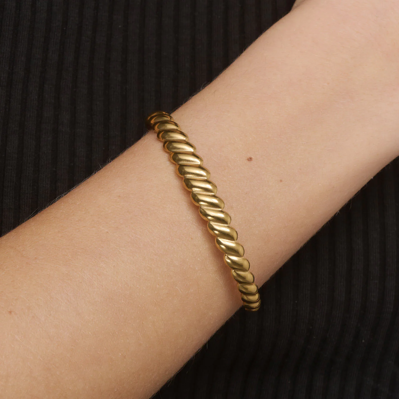 Isabel - Croissant Bangle Armband Rostfritt Stål - Image 3