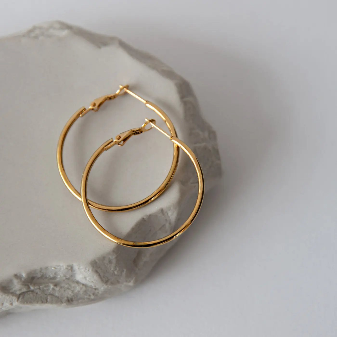Jo - Medium Hoop Örhängen 40mm Rostfritt Stål - Image 3