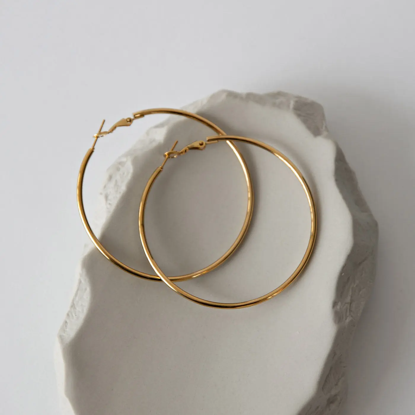 Jo - Stora Hoop Örhängen 60mm Rostfritt Stål - Image 3