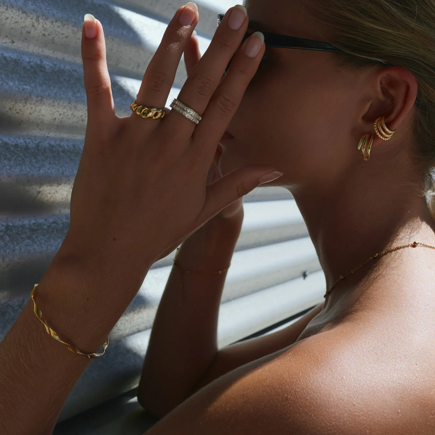 Juni - Vågig Tvistad Bangle Armband Rostfritt Stål - Image 3