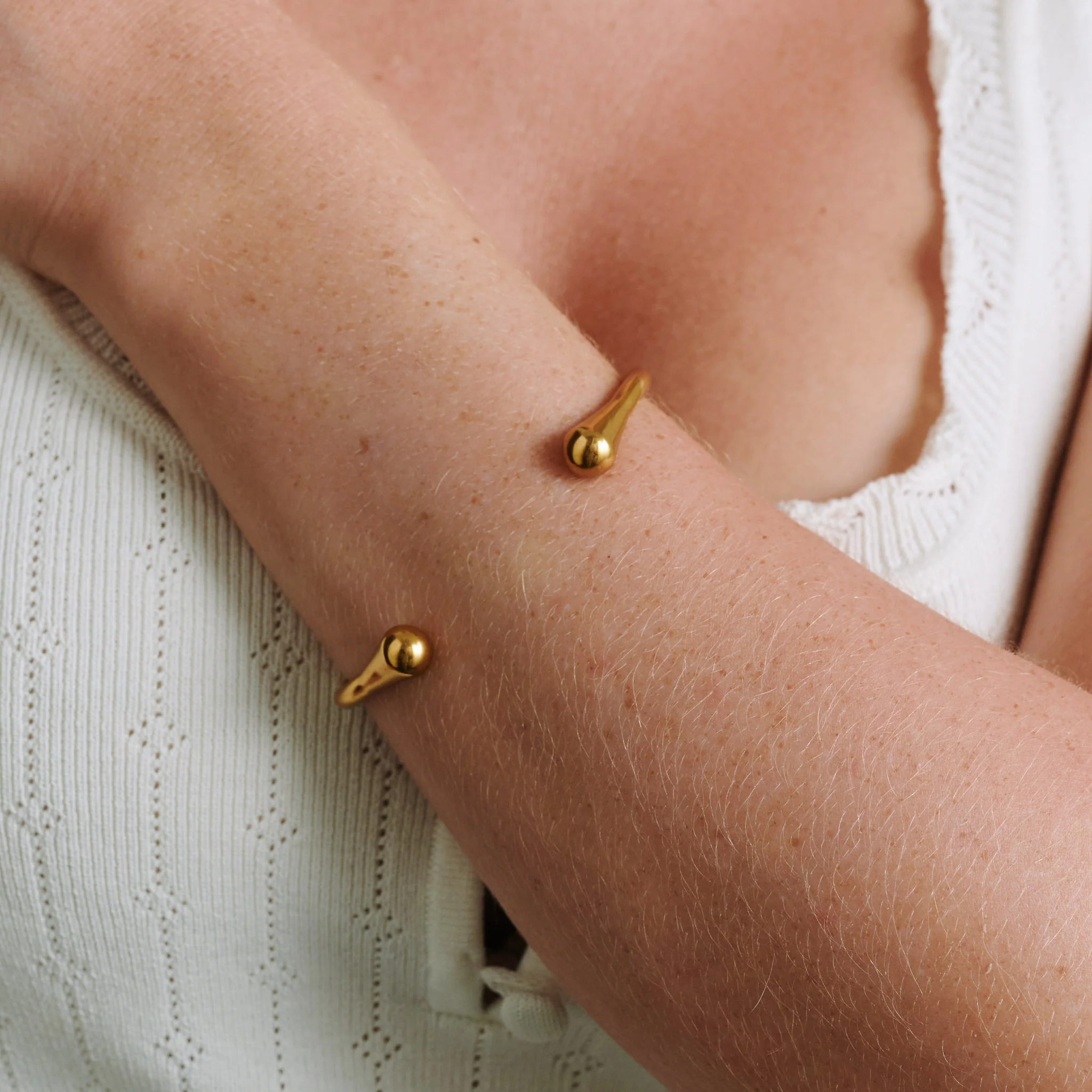 Petra - Öppen Bangle Armband Rostfritt Stål - Image 2